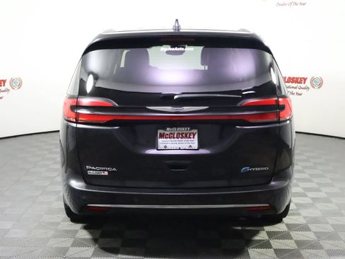 Used 2023 Chrysler Pacifica Touring-L FWD image 6
