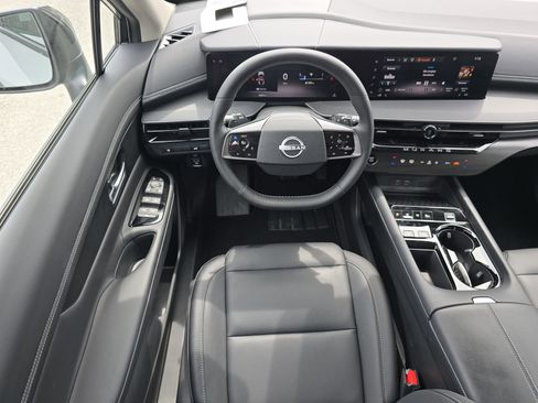 Used 2025 Nissan Murano SV AWD/4WD image 30