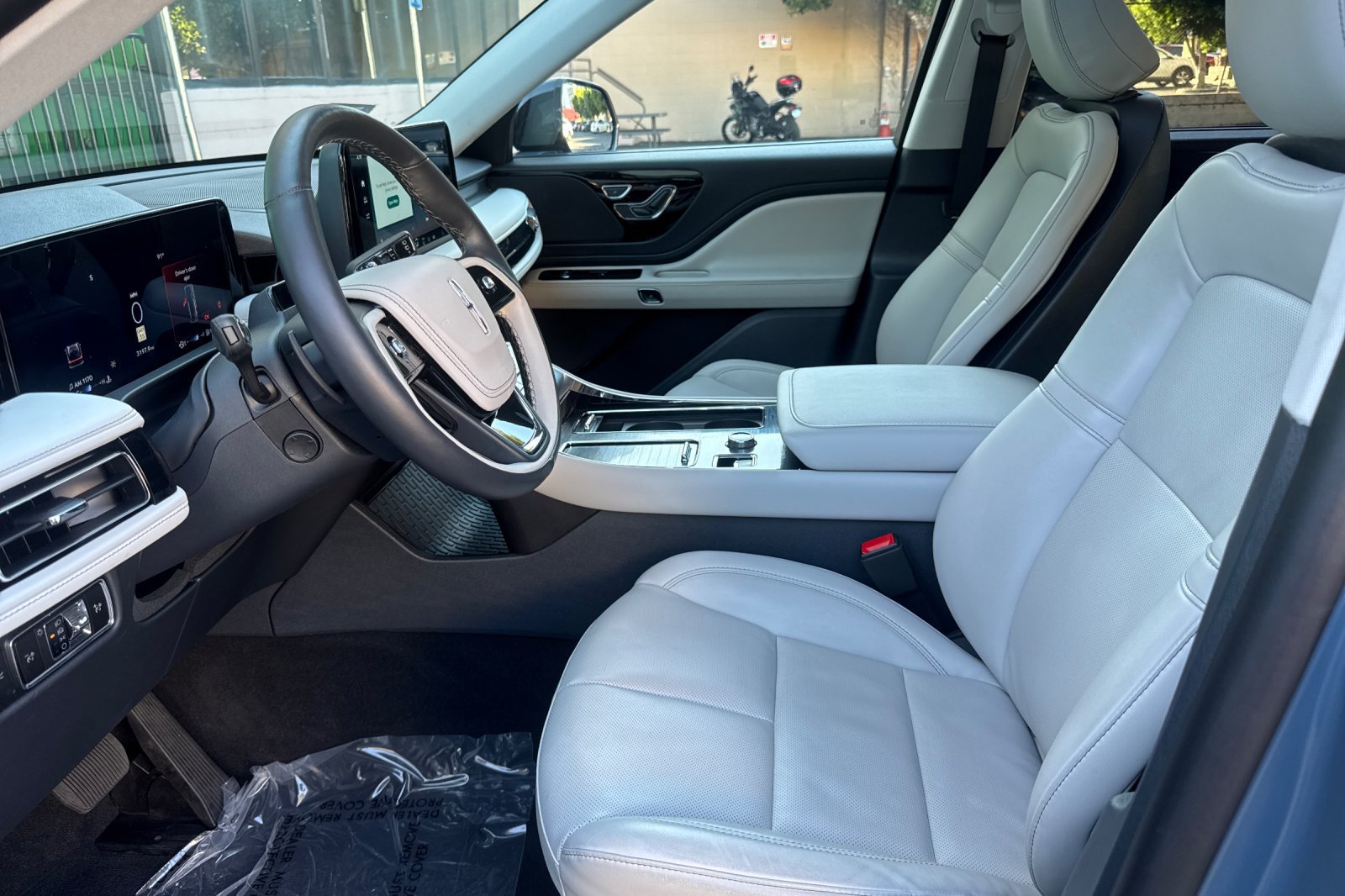 Used 2026 Lincoln Aviator AWD w/ Jet Appearance Package image 10