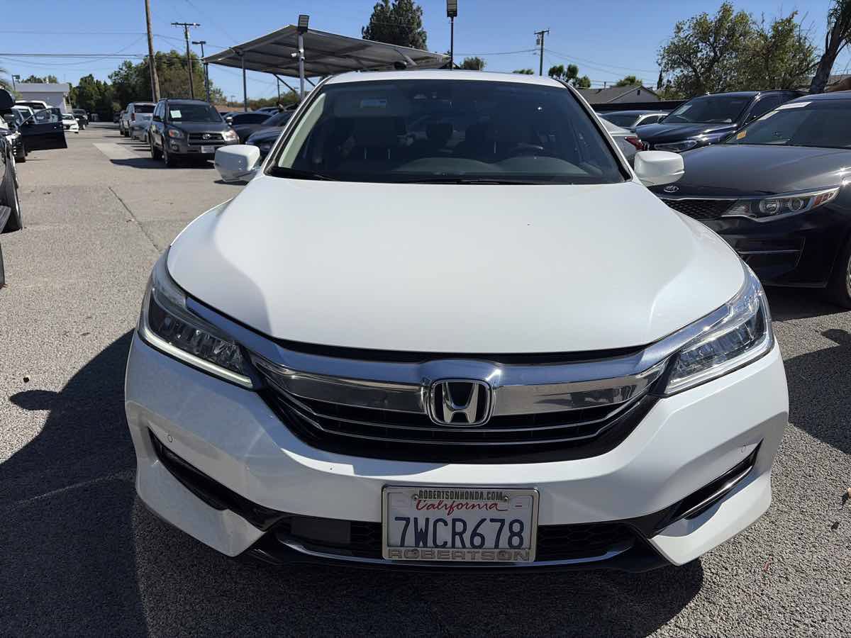 Used 2017 Honda Accord Touring image 6
