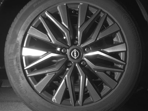 Used 2025 Nissan Altima 2.5 SV FWD image 15