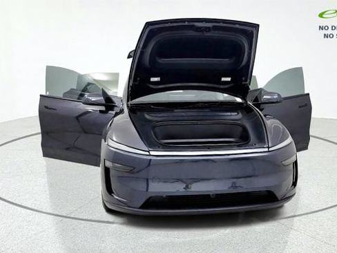 Used 2026 Tesla Model Y AWD image 12