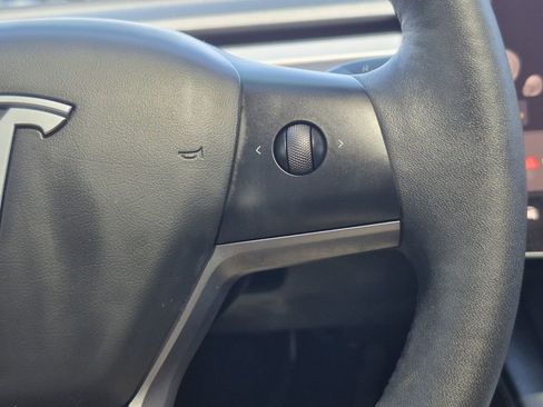 Used 2023 Tesla Model Y Long Range AWD/4WD image 17