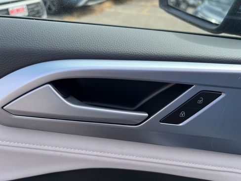 New 2025 Volkswagen Taos SE image 19