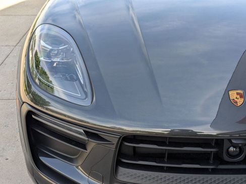 Certified 2025 Porsche Macan image 12