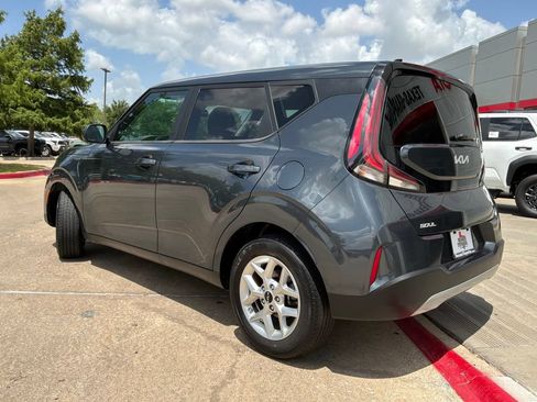 Used 2025 Kia Soul LX w/ LX Technology Package FWD image 8
