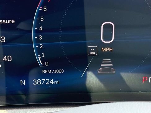 Used 2025 Cadillac XT4 Premium Luxury FWD image 5
