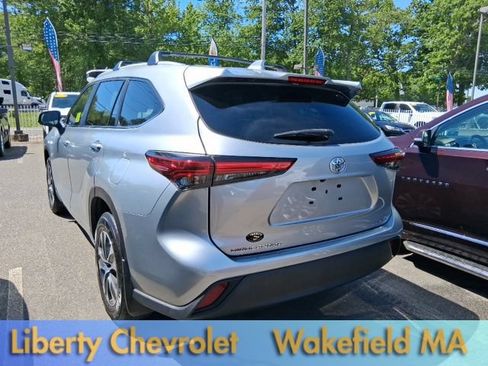 Used 2023 Toyota Highlander XLE AWD/4WD image 10