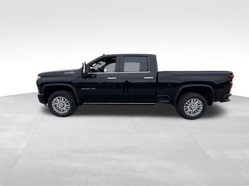 Used 2022 Chevrolet Silverado 2500 High Country w/ Z71 Off-Road Package AWD/4WD image 3