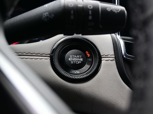 Used 2025 Jeep Compass Limited image 21