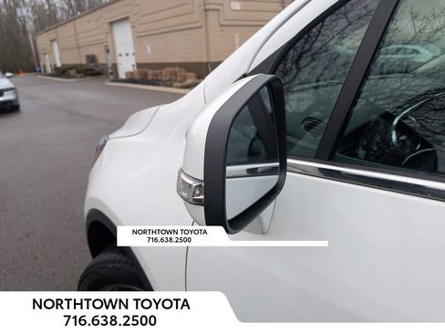 Used 2018 Buick Encore Sport Touring AWD/4WD image 40