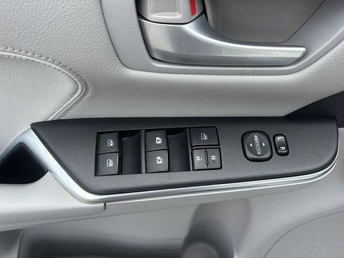 Used 2015 Toyota Camry XLE image 26