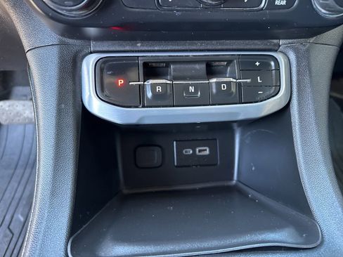 Used 2021 GMC Acadia SLE w/ Driver Convenience Package image 20