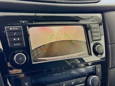 Used 2018 Nissan Rogue SV image 21