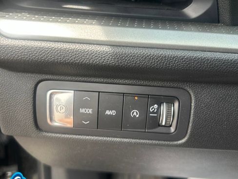 Used 2025 Chevrolet Traverse LT AWD/4WD image 26