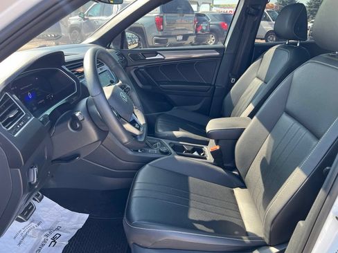 Used 2024 Volkswagen Tiguan SE R-Line AWD/4WD image 17