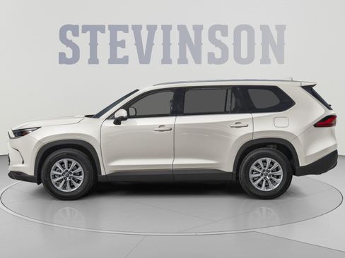 Used 2024 Toyota Grand Highlander AWD image 3