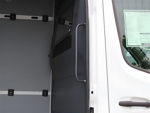 Used 2024 Mercedes-Benz Sprinter 3500 image 18