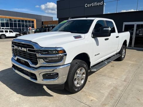 Used 2026 RAM 2500 Big Horn AWD/4WD image 3