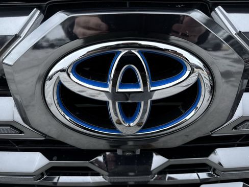 Used 2024 Toyota Tundra Platinum image 31