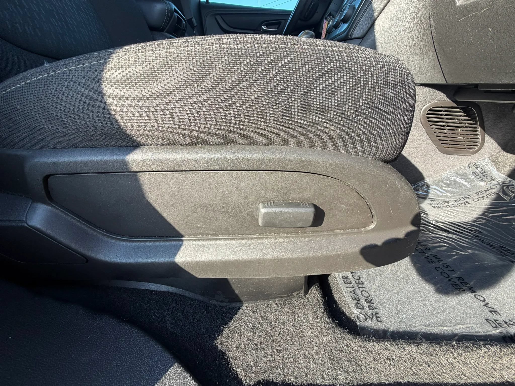 Used 2015 GMC Acadia SLE FWD image 29