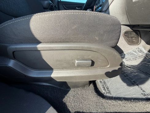 Used 2015 GMC Acadia SLE FWD image 29