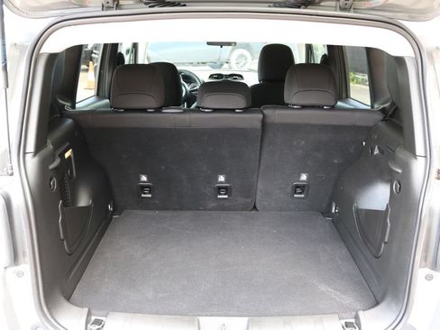 Used 2021 Jeep Renegade Latitude FWD image 15