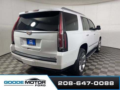 Used 2019 Cadillac Escalade Premium Luxury AWD/4WD image 7