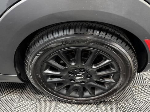 Used 2018 MINI Cooper 2-Door Hardtop w/ Signature Line Package image 18