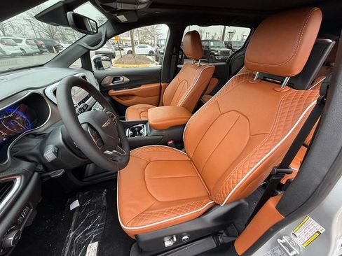 New 2026 Chrysler Pacifica Pinnacle FWD image 16