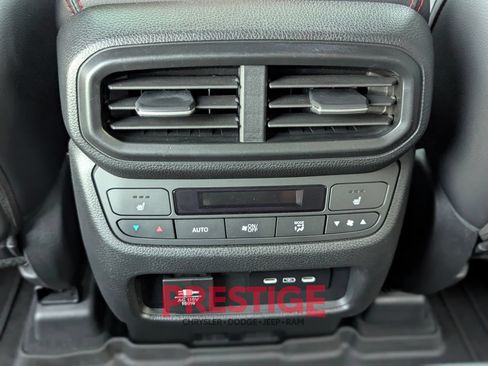 Used 2025 Honda Pilot Black Edition image 32