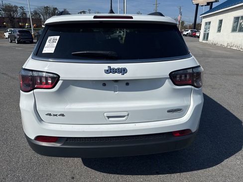 Used 2025 Jeep Compass Latitude w/ Sun & Sound Group image 4