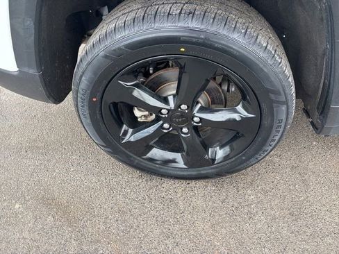 Used 2023 Jeep Grand Cherokee Limited w/ Luxury Tech Group II image 46