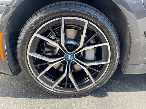 Used 2022 BMW 530e xDrive w/ M Sport Package image 7