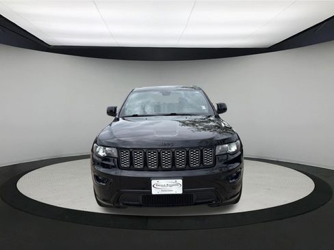 Used 2017 Jeep Grand Cherokee Altitude AWD/4WD image 2