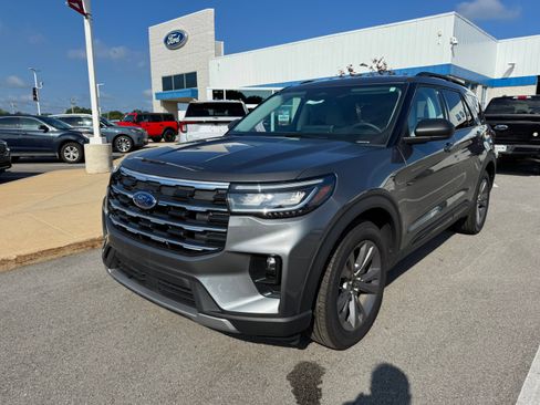 New 2026 Ford Explorer Active w/ Active Comfort Package AWD/4WD image 2