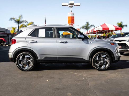 Used 2025 Hyundai Venue SEL image 10