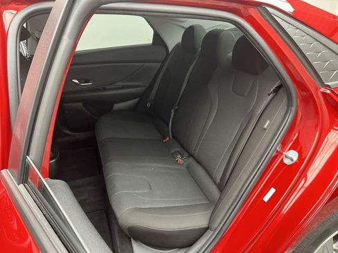 Used 2025 Hyundai Elantra SE FWD image 9