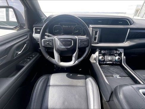 Used 2021 GMC Yukon Denali w/ Denali Premium Package image 5