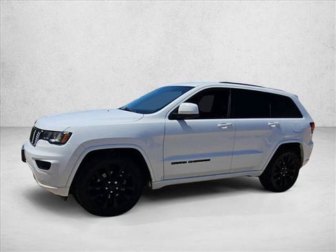 Used 2020 Jeep Grand Cherokee Altitude RWD image 4