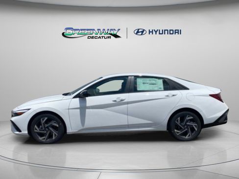 New 2025 Hyundai Elantra Sport FWD image 5