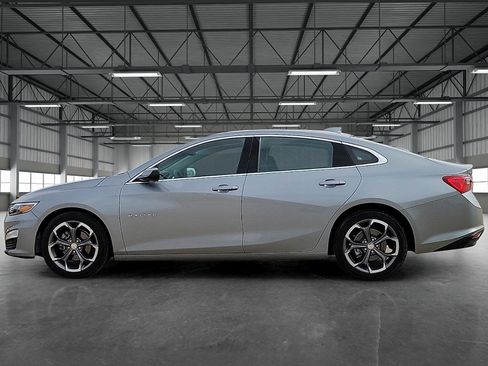 Used 2023 Chevrolet Malibu LT image 2