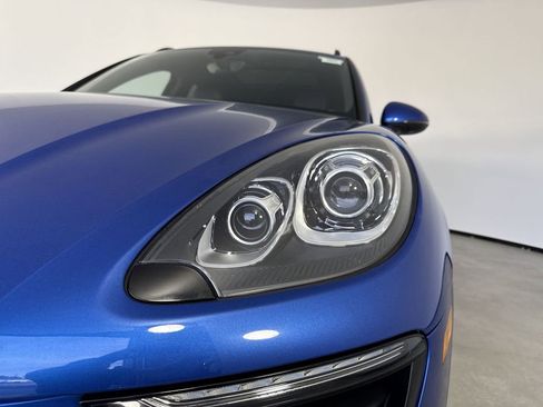 Certified 2018 Porsche Macan AWD/4WD image 11