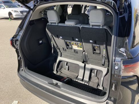 Certified 2025 Toyota Sienna XLE image 22