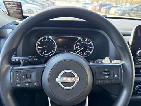Used 2024 Nissan Pathfinder S image 27