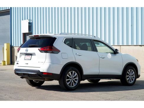 Used 2020 Nissan Rogue SV image 5
