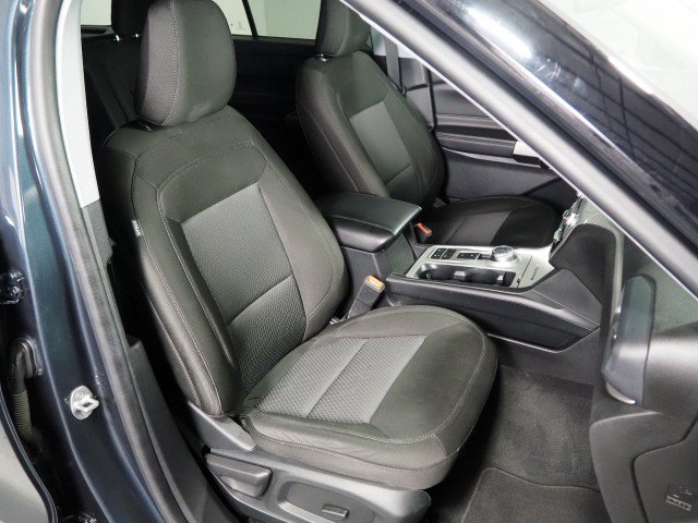 Used 2022 Ford Explorer XLT RWD image 2