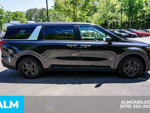 Used 2025 Kia Carnival FWD image 8