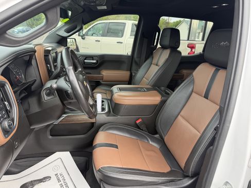 Used 2021 Chevrolet Silverado 1500 High Country w/ Technology Package image 16
