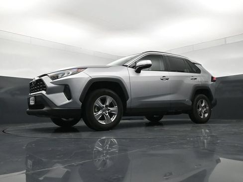 Used 2022 Toyota RAV4 LE AWD/4WD image 20
